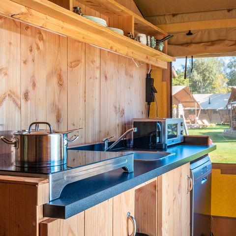 Tente en toile et en bois 5 personnes - Confort avec bain à remous privé (4+1)