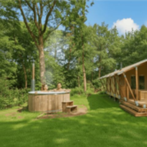 TENTE TOILE ET BOIS 5 personnes - Confort avec bain à remous privé (4+1)