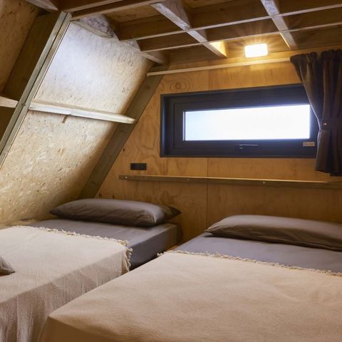 TENTE 4 personnes - Cabine de luxe avec bain à remous