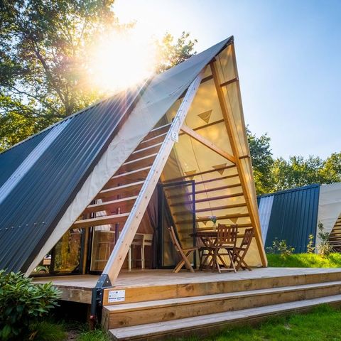 TENTE 4 personnes - Cabine de luxe avec bain à remous