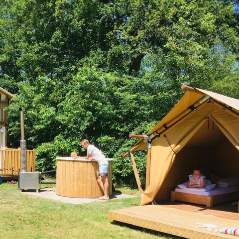 Tente en toile et en bois 6 personnes - Airlodge 2.0 Family Hot tub