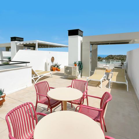 APPARTEMENT 6 personnes - Penthouse au bord de la piscine