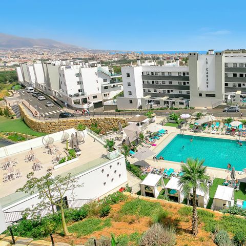 APPARTEMENT 6 personnes - Penthouse au bord de la piscine