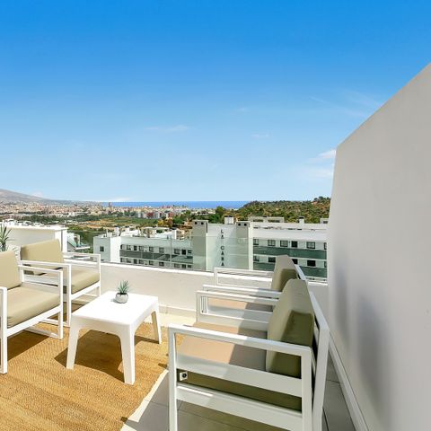 APPARTEMENT 6 personnes - Penthouse au bord de la piscine