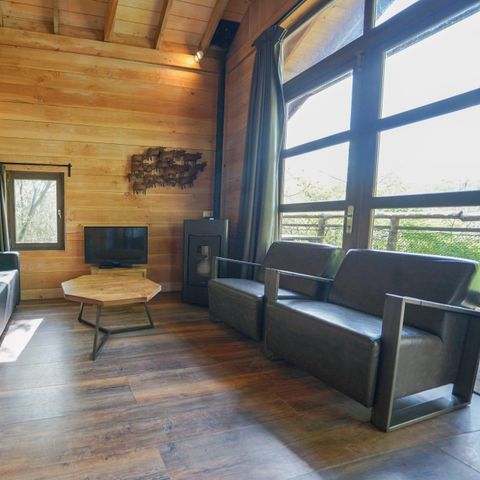 HÉBERGEMENT INSOLITE 6 personnes - Maison dans les arbres XXL Bain à remous