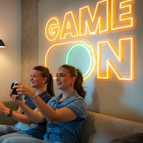 HÉBERGEMENT INSOLITE 8 personnes - Jeu Premium