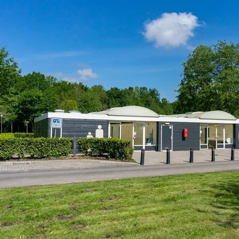 Emplacement - Aire de camping-car « Comfort L » au bord de l'eau