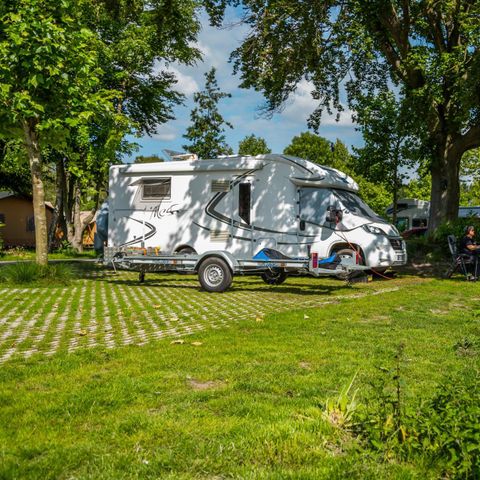Emplacement - Aire de camping-car « Comfort L » au bord de l'eau