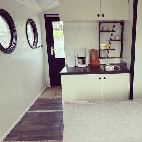 STUDIO 2 personnes - La péniche blanche