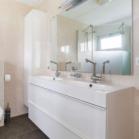 BUNGALOW 5 personnes - avec chambre de jardin luxueuse et vue sur l'étang de jeu