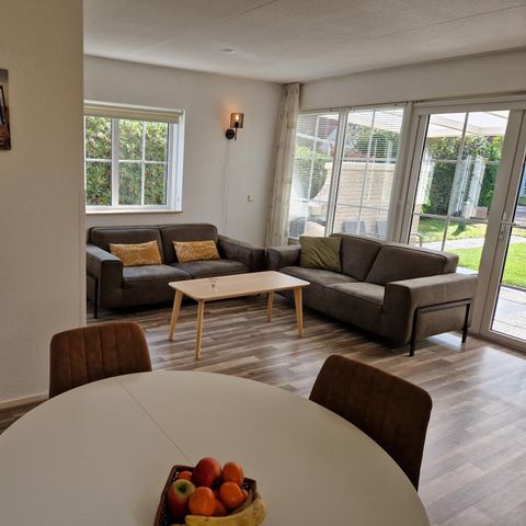 BUNGALOW 4 personnes - avec véranda et air conditionné rez-de-chaussée