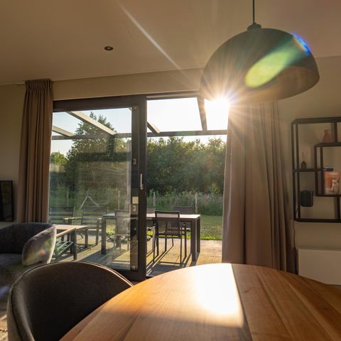 MAISON 4 personnes - avec clôture pour chiens, sauna et bain à remous