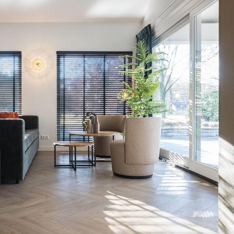 Hébergement pour groupe 18 personnes - Villa bien-être avec 2 saunas, jacuzzi et grill Kota