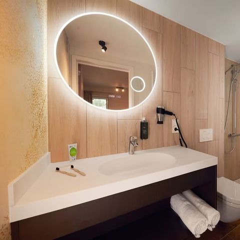 BUNGALOW 8 personnes - Exclusivement au bord du lac TH2043