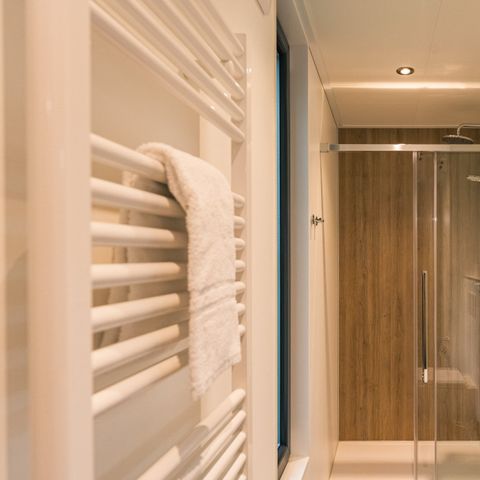 Lodge 2 personnes - Pavillon d'eau avec bain à remous et sauna