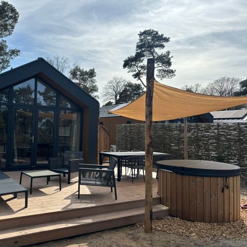 LODGE 6 personnes - Pavillon forestier avec bain à remous et sauna