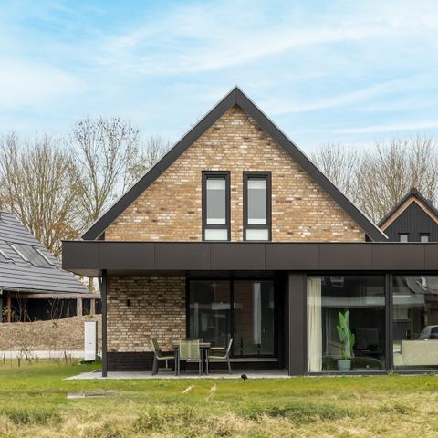 MAISON 8 personnes - Bains Piscine de Bruis