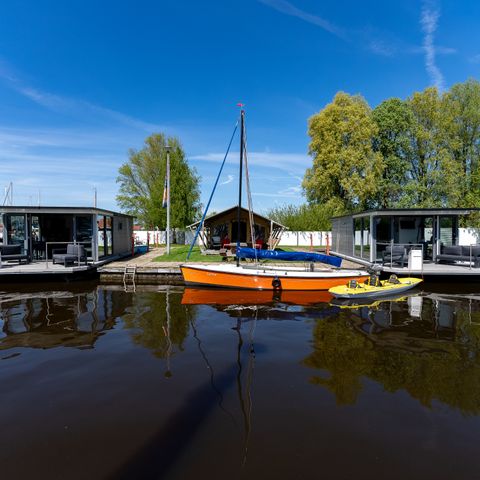 Hébergement 4 personnes - Bateau-logement Heeg