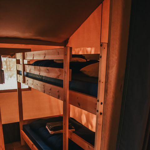 TENTE TOILE ET BOIS 4 personnes - y compris les installations sanitaires