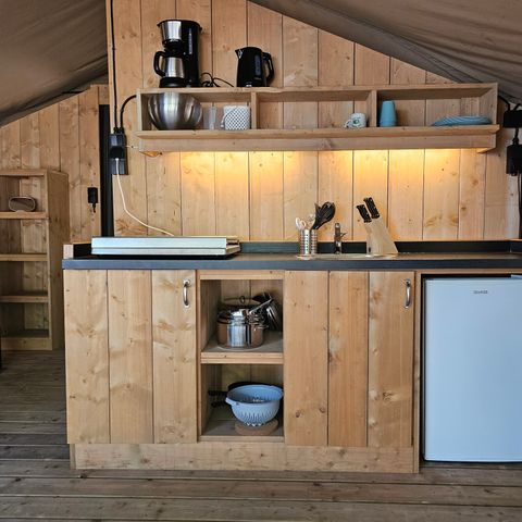 Tente en toile et en bois 6 personnes - y compris les installations sanitaires