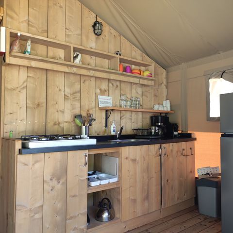 TENTE TOILE ET BOIS 5 personnes - y compris les installations sanitaires