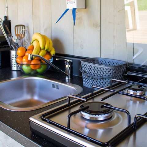 Tente en toile et en bois 4 personnes - y compris les installations sanitaires