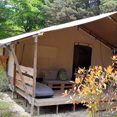 TENTE TOILE ET BOIS 5 personnes - y compris les installations sanitaires