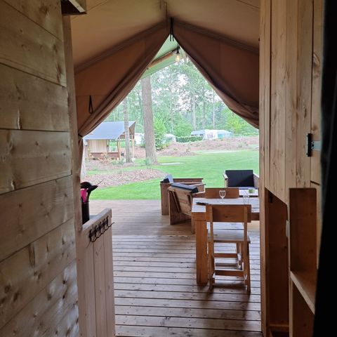 TENTE TOILE ET BOIS 6 personnes - y compris les installations sanitaires