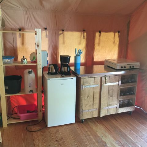TENTE TOILE ET BOIS 6 personnes - y compris unité sanitaire privée