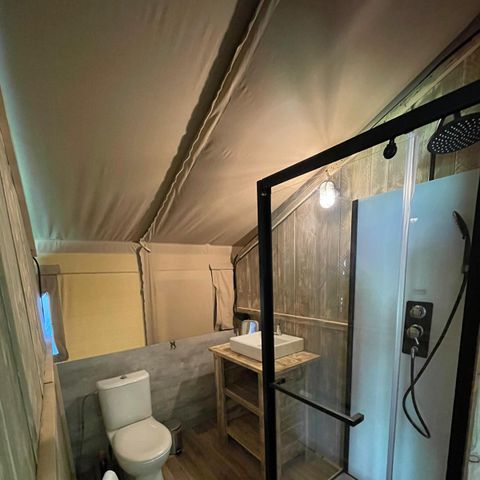 TENTE TOILE ET BOIS 4 personnes - y compris les installations sanitaires