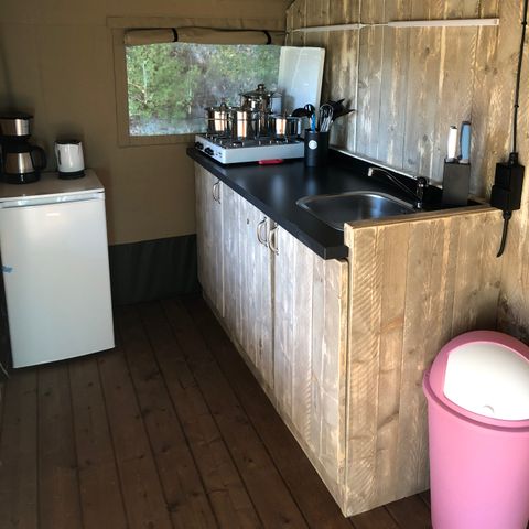 Tente en toile et en bois 4 personnes - y compris les installations sanitaires