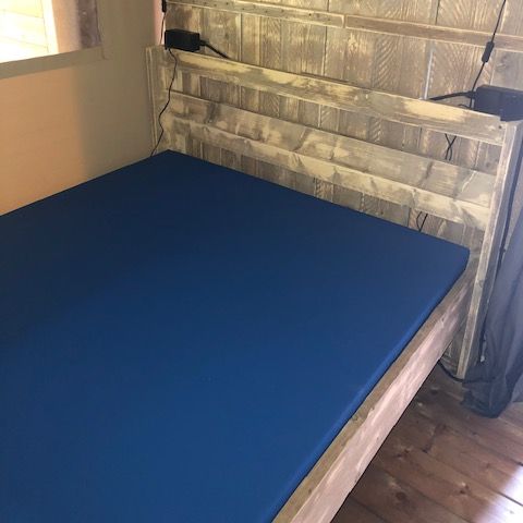 Tente en toile et en bois 4 personnes - y compris les installations sanitaires