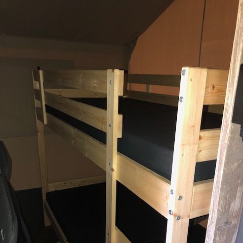 Tente en toile et en bois 4 personnes - y compris les installations sanitaires