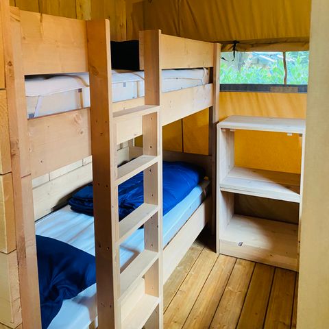 TENTE TOILE ET BOIS 6 personnes - y compris les installations sanitaires