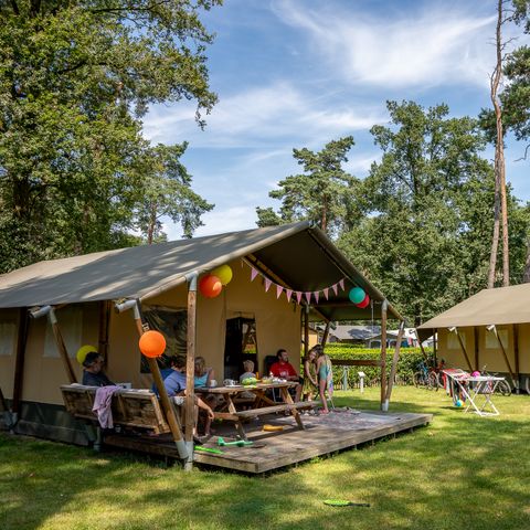 Tente en toile et en bois 6 personnes - y compris les installations sanitaires