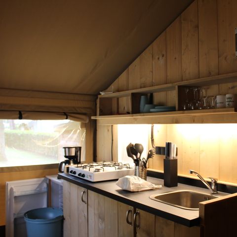 Tente en toile et en bois 4 personnes - y compris les installations sanitaires