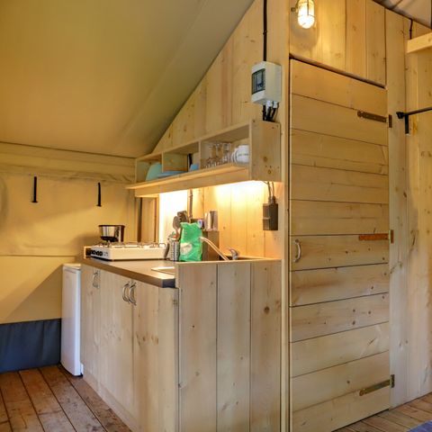 Tente en toile et en bois 4 personnes - y compris les installations sanitaires