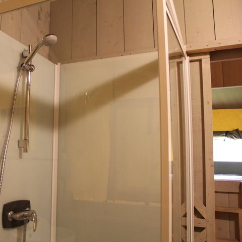 Tente en toile et en bois 6 personnes - y compris installations sanitaires + toboggan