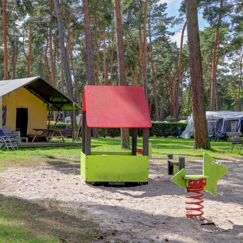 Tente en toile et en bois 6 personnes - y compris installations sanitaires + toboggan