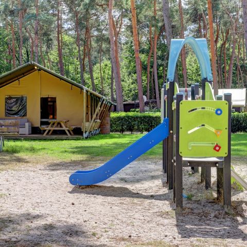 Tente en toile et en bois 6 personnes - y compris installations sanitaires + toboggan