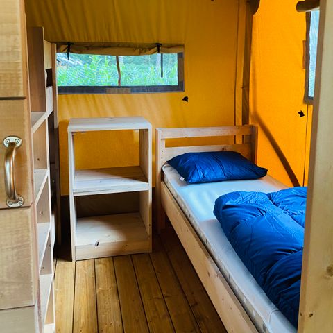 TENTE TOILE ET BOIS 5 personnes - y compris les installations sanitaires