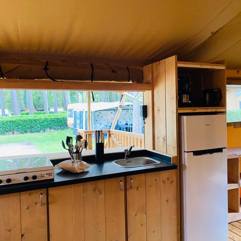 Tente en toile et en bois 5 personnes - y compris les installations sanitaires