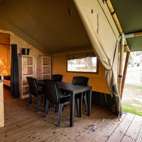 TENTE TOILE ET BOIS 4 personnes - y compris les installations sanitaires