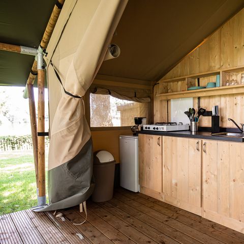 Tente en toile et en bois 4 personnes - y compris les installations sanitaires