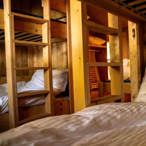 TENTE TOILE ET BOIS 6 personnes - y compris les installations sanitaires