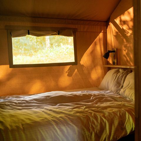 TENTE TOILE ET BOIS 6 personnes - y compris les installations sanitaires