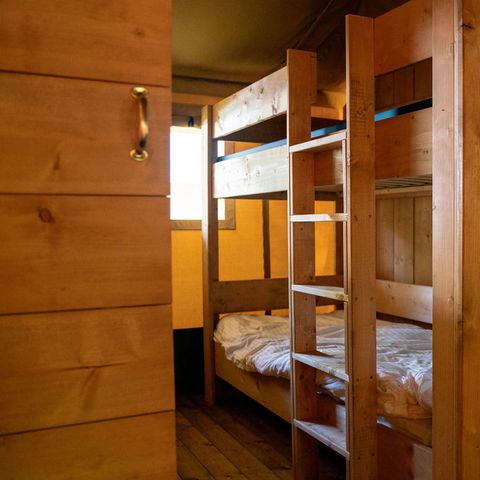Tente en toile et en bois 4 personnes - y compris les installations sanitaires