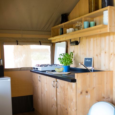 Tente en toile et en bois 4 personnes - y compris les installations sanitaires