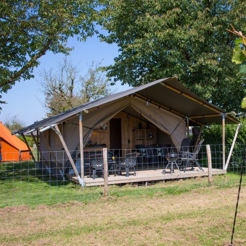 Tente en toile et en bois 4 personnes - y compris les installations sanitaires