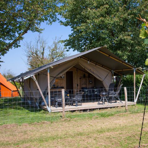 TENTE TOILE ET BOIS 4 personnes - y compris les installations sanitaires